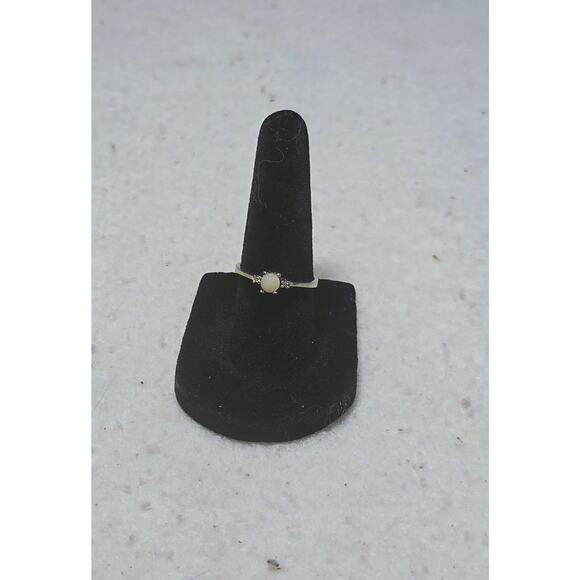 Fine 10K Gold Ring – Size 6.75 -- Weighs 1.66 Grams - Picture 2 of 8